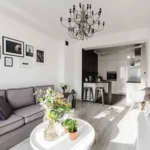https://apartament-plac-zbawiciela.warsawhotelspoland.com